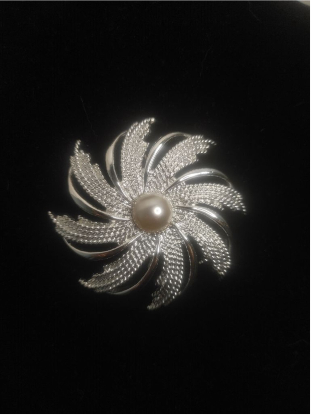 Women's Vintage Sarah Coventry Silver Tone Swirl Brooch with White Faux Pearl